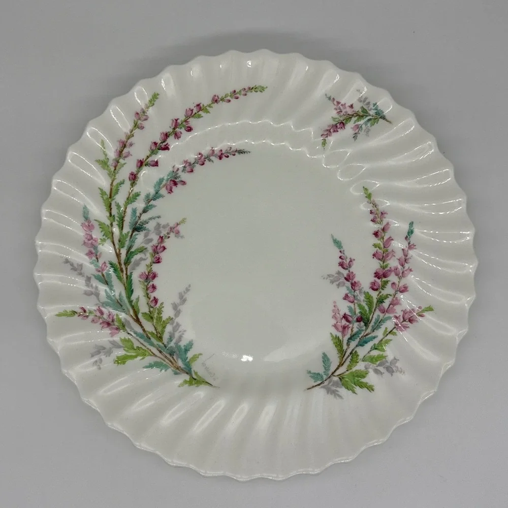 Royal Doulton Bell Heather H4828 Dinner Plate Scalloped Swirl Bone China 10.5